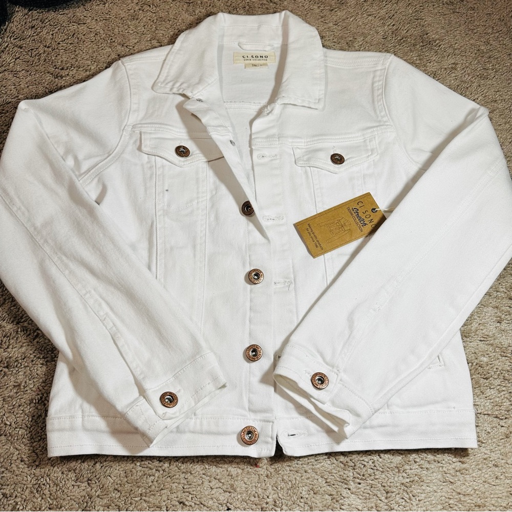 NWT white denim jacket 😍